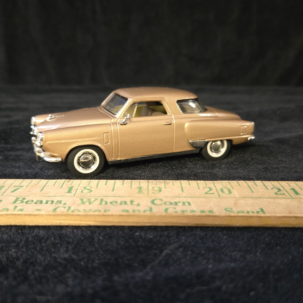 Road Signature 1950 Studebaker Champion Diecast Car 1:43